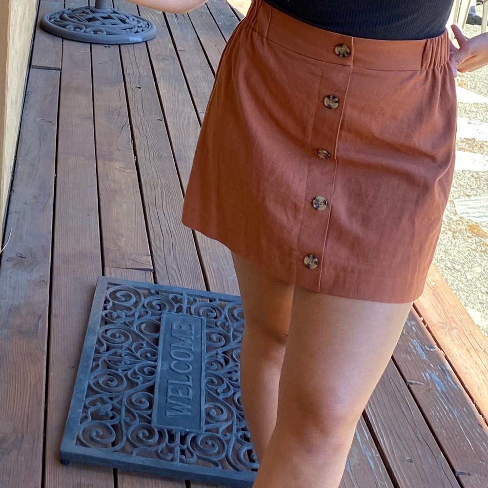 Button-down skirt